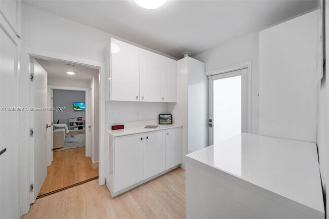 Building Photo - 440 W 62nd St