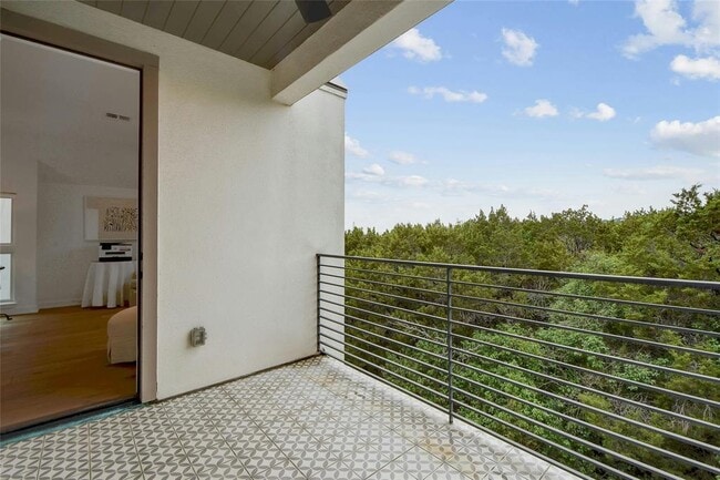 Building Photo - 2510 Sutherland St