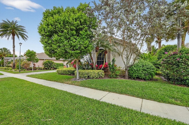 Building Photo - 10337 Trianon Pl