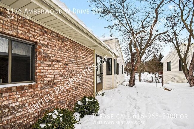 Building Photo - 1176 Amberwood W Dr SW