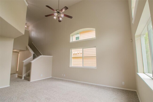 Building Photo - 117 Otono Loop