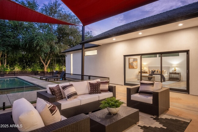 Building Photo - 4421 E Earll Dr