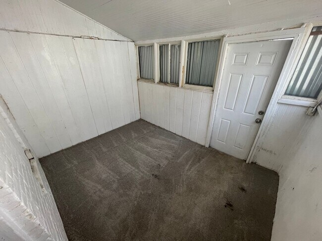 Building Photo - Liberty Park One Bedroom Single Family Home with Huge Yard