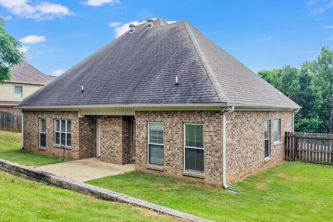 Building Photo - 710 Valley St
