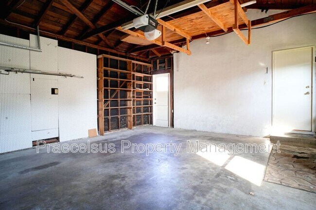 Building Photo - 5021 Garfield St