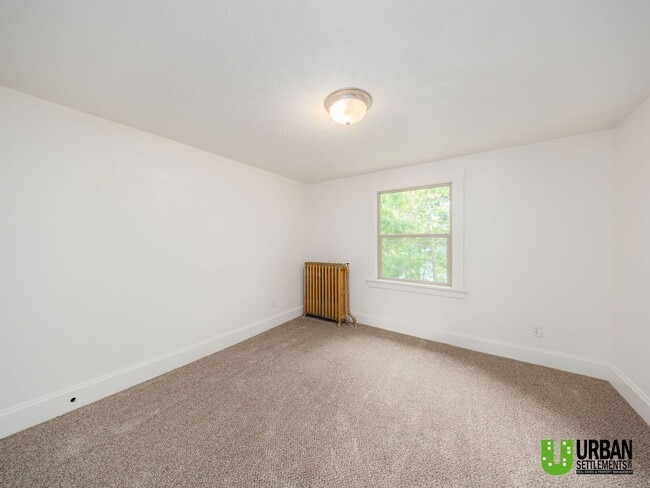 Building Photo - Spacious 4-Bedroom Home with 2-Car Garage, Basement Storage & Flexible Living Space in North Spokane