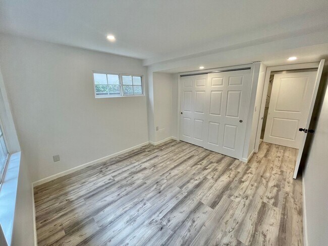 Building Photo - 45 65th Pl