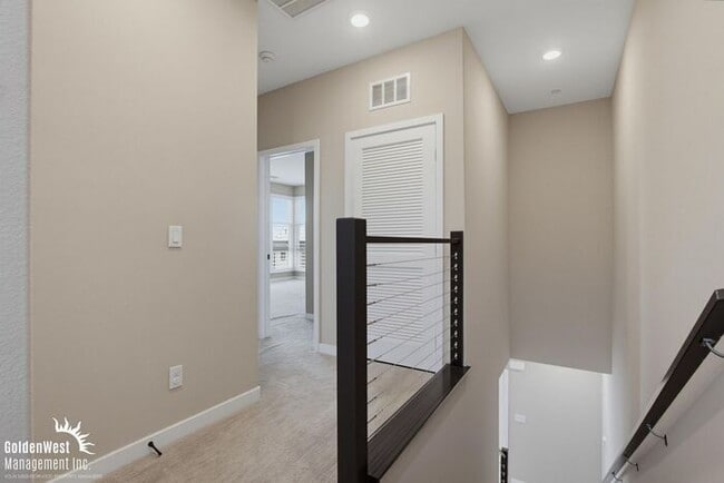 Building Photo - Modern and Stylish 2Bdm 2.5Ba Home in the Civita Community of Mission Valley!