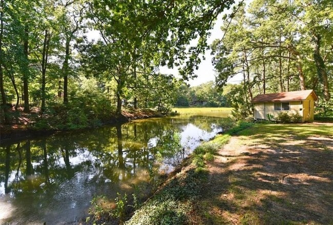 Building Photo - Beautiful Waterfront home with private dock