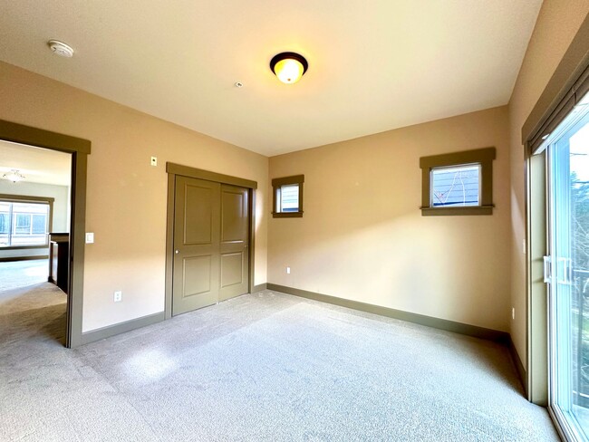 Building Photo - 3bd/2.5ba Bothell Townhome