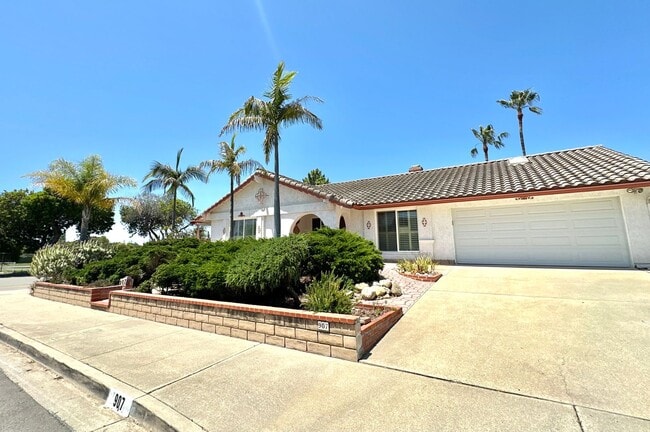 Building Photo - Desirable 4 bedroom home in Mountain View ...