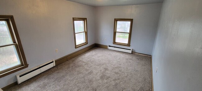 Building Photo - 307 Lake St