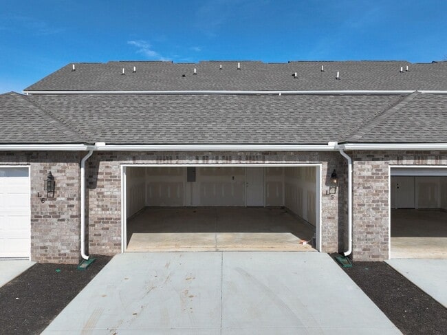 Building Photo - FREE TV!!