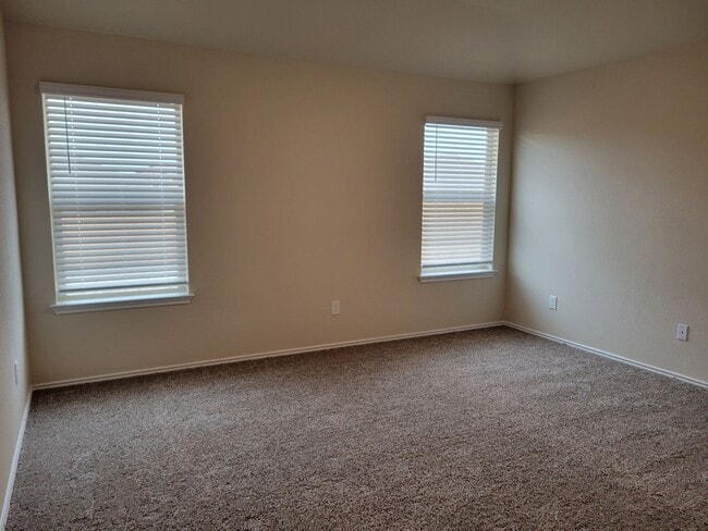 Building Photo - BEAUTIFUL YOWELL RANCH HOME!