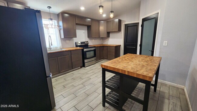 Building Photo - 9647 S 30th Dr