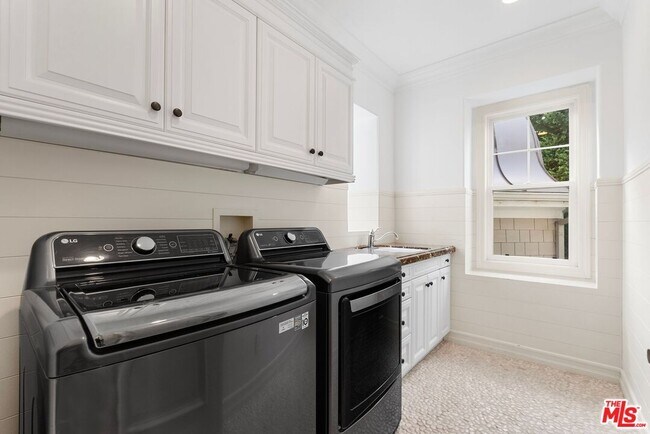 Building Photo - 7391 W Coastal View Dr