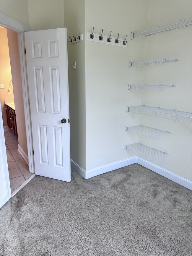 Building Photo - 114 Hills Lorough Loop