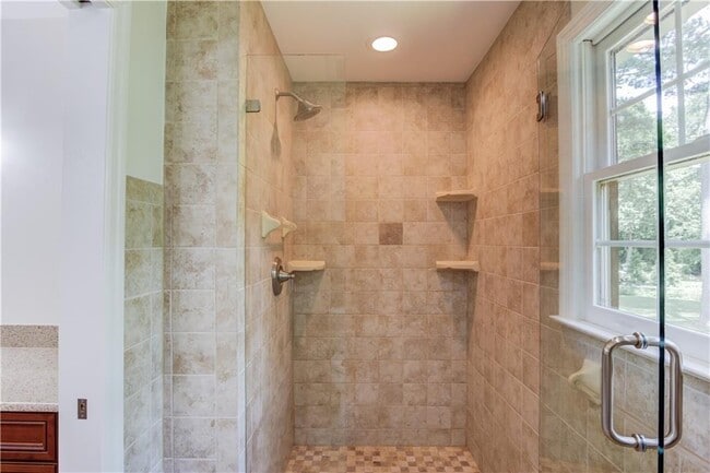 Building Photo - 770 Crest Valley Dr NW