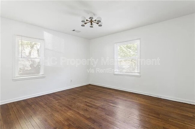 Building Photo - 530 Erin Ave SW