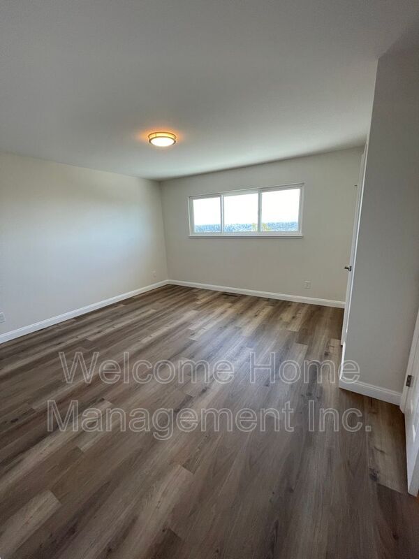 Building Photo - 16233 San Remo Dr