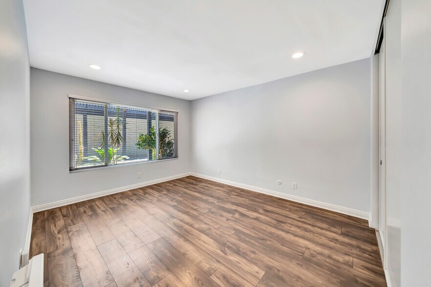 Building Photo - 3606 Vista Rey