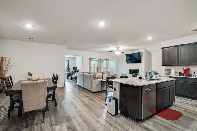 Building Photo - 8366 Slowburn Dr