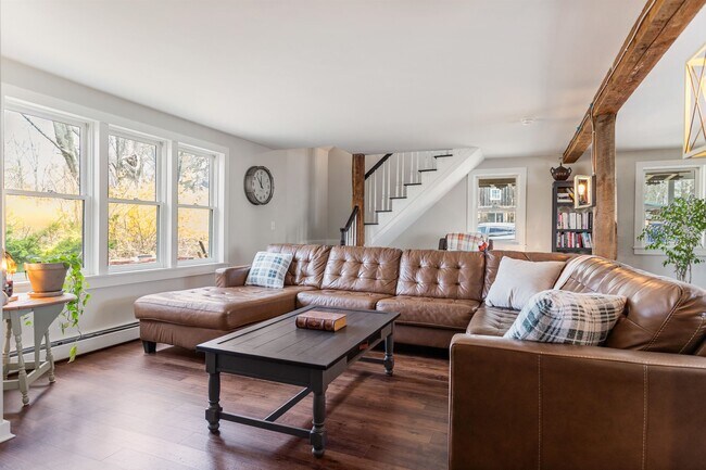 Building Photo - 33 Exeter Rd