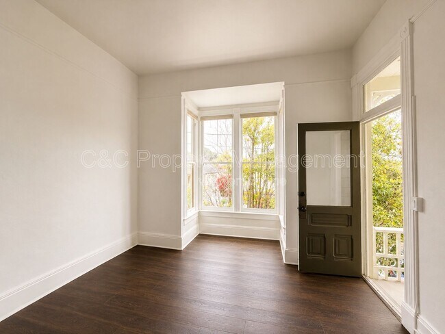 Building Photo - 489 Laurel Ave