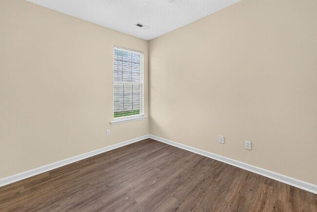 Building Photo - Available Now! Charming 3BR Ranch with 2-Car Garage Near Downtown Winston-Salem