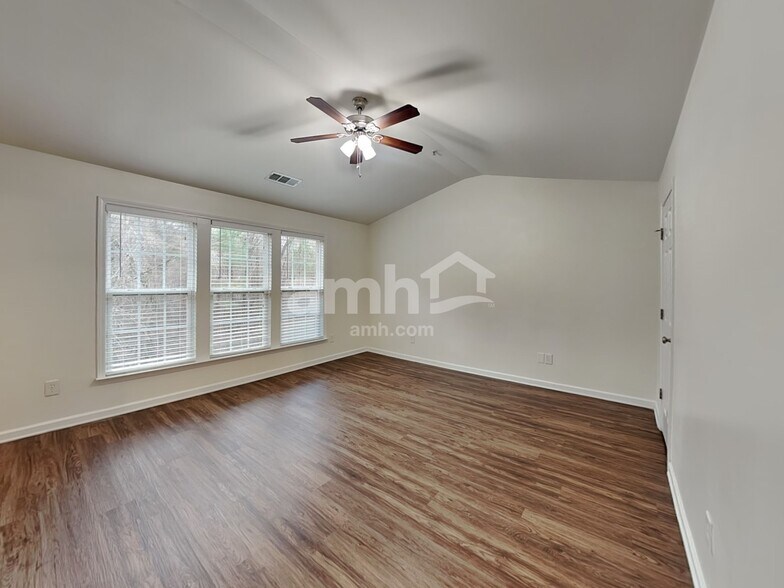 Building Photo - 325 Balaban Cir