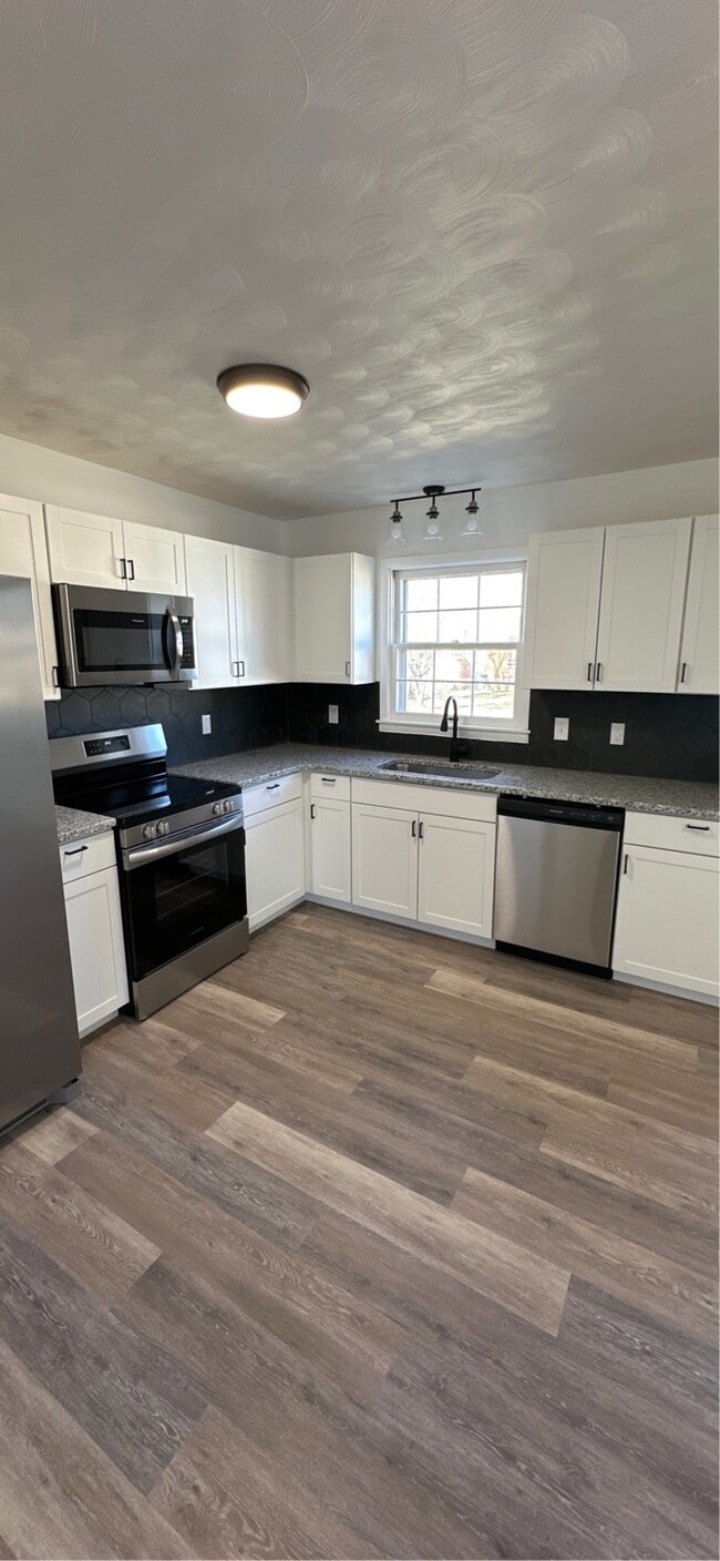 Building Photo - 200 Staggs Dr