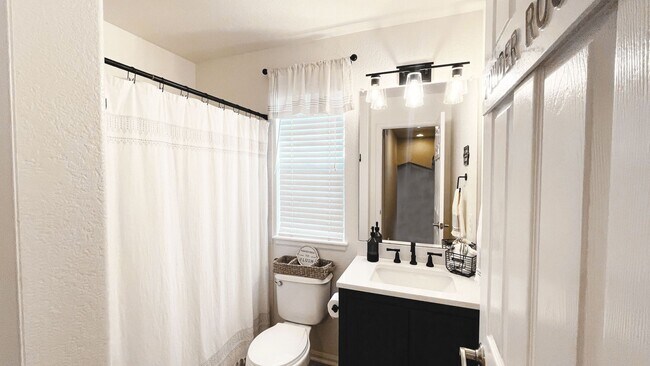 Building Photo - 4 Bedroom 4 Bath available June 6th in Highlands Ranch!!