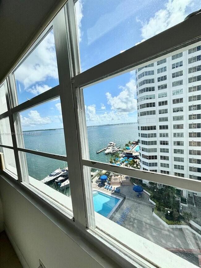 Building Photo - 801 Brickell Bay Dr