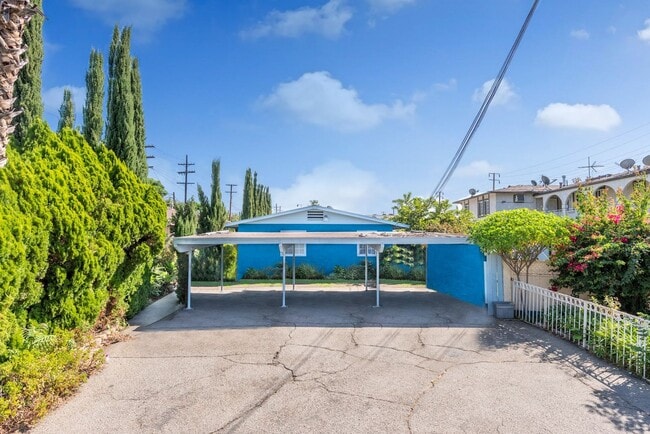 Building Photo - Mayflower Ave