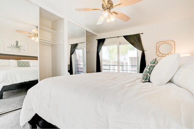 Building Photo - 832 13th St