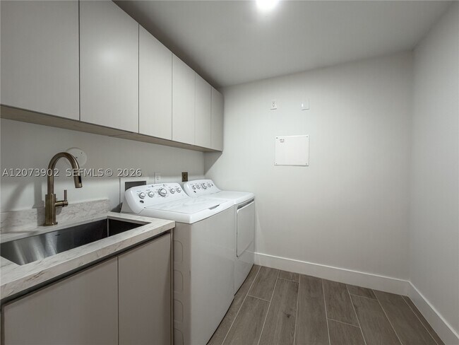 Building Photo - 5297 SW 183rd Ave