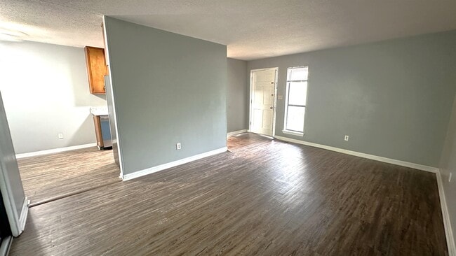 Building Photo - 3735 Donovan Dr