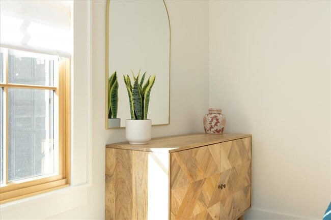 Building Photo - 4611 S 47th St