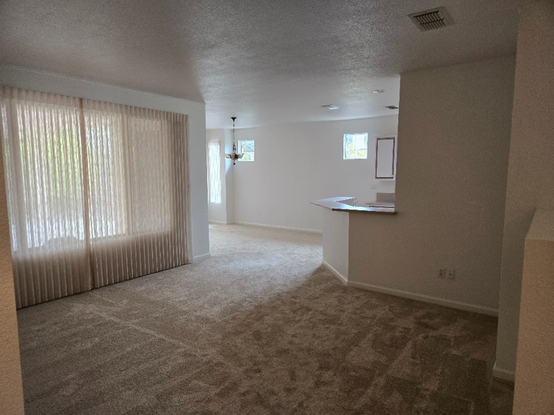 Building Photo - 405 Hopkins Ct