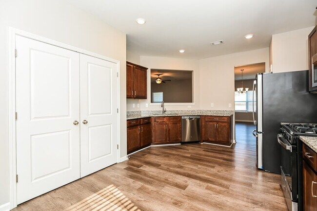 Building Photo - 34 Dalgety Crossing