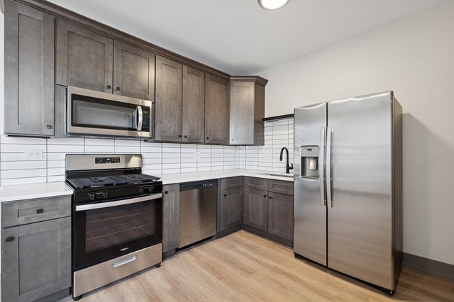 Building Photo - 9635 S Forest Ave