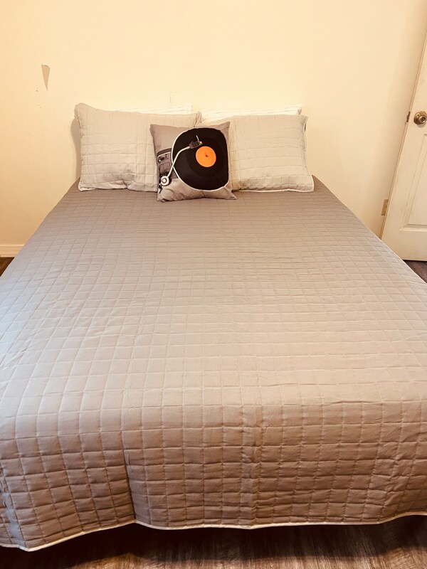 Building Photo - 25 Popular St