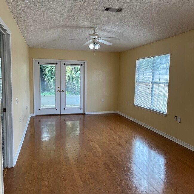 Building Photo - 5575 Meadow Creek Pl