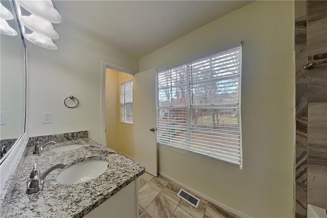 Building Photo - 353 Ansley Brook Dr