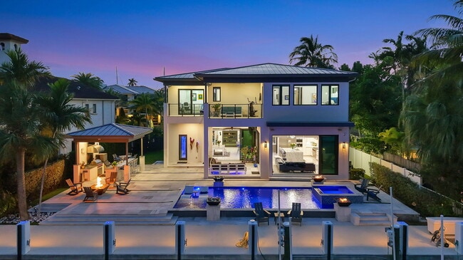 Building Photo - 334 Isle of Capri Dr