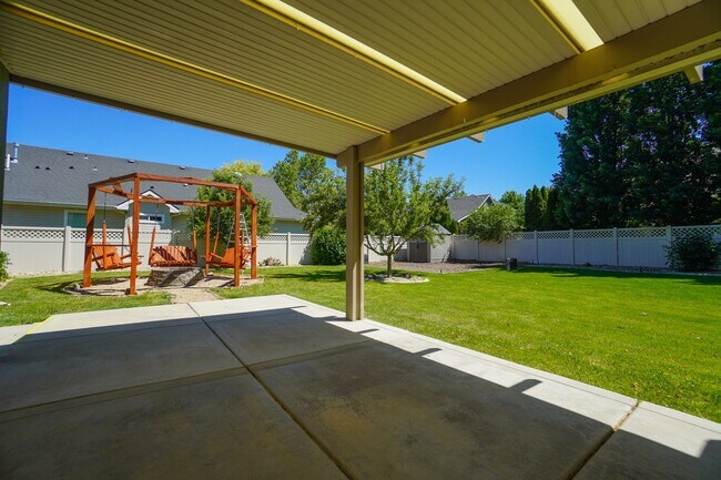 Building Photo - 2511 W Teano Dr