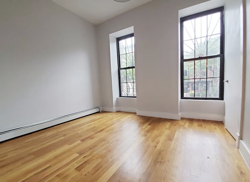 Building Photo - 979 Greene Ave