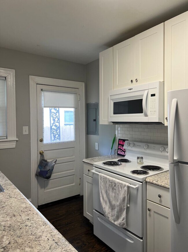 Building Photo - Grid House 2 blocks to ECU for rent on 5th St
