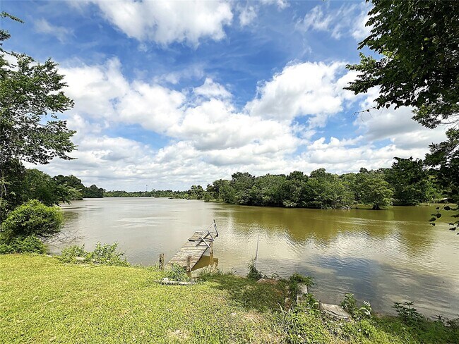 Building Photo - 2503 River Crest