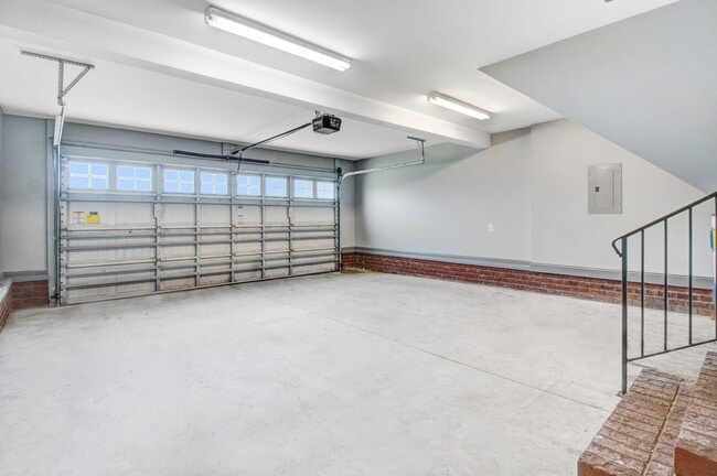 Building Photo - 200 Poplar Knoll Rd